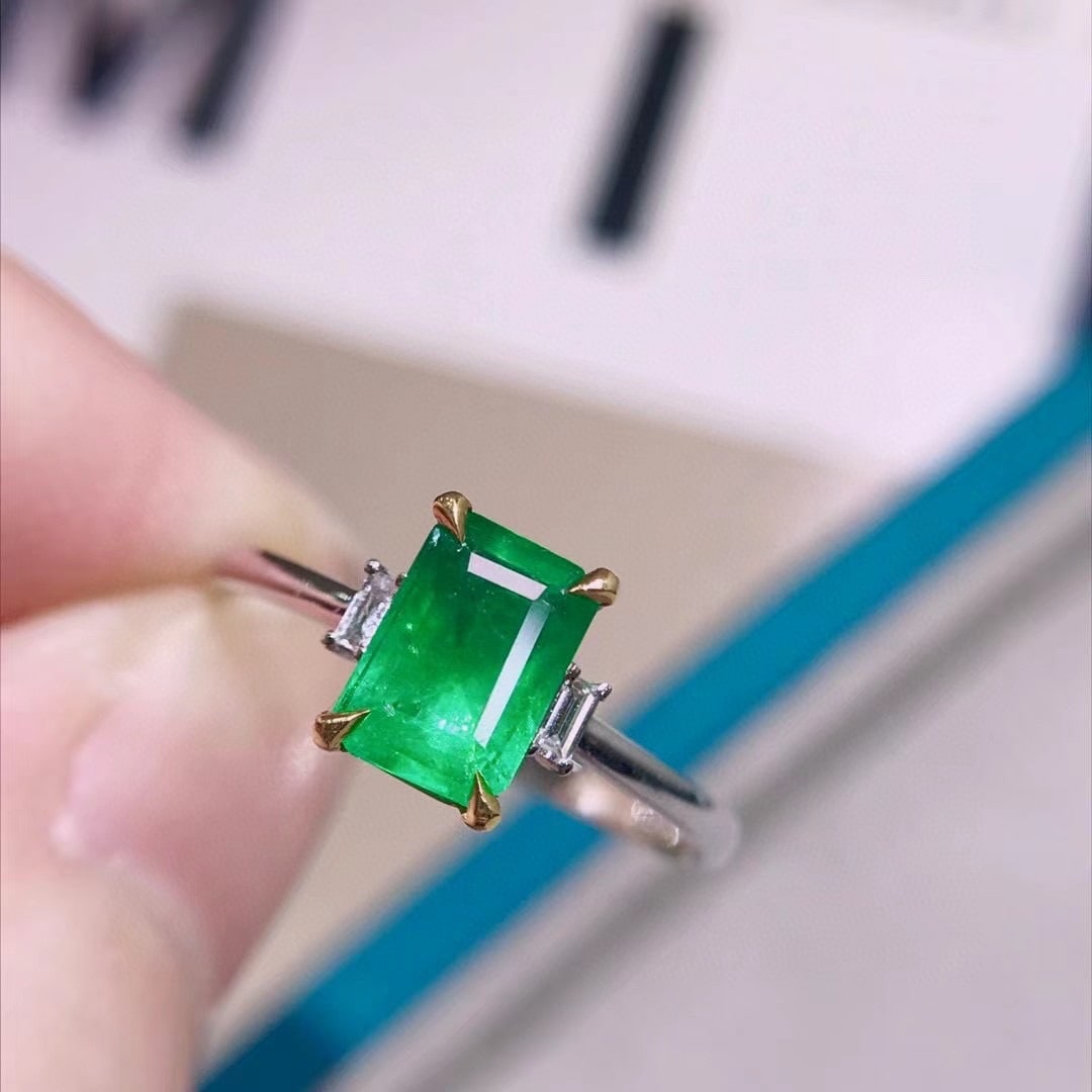 14K GOLD 0.81 CT VIVID GREEN NATURAL EMERALD and DIAMOND RING - 2