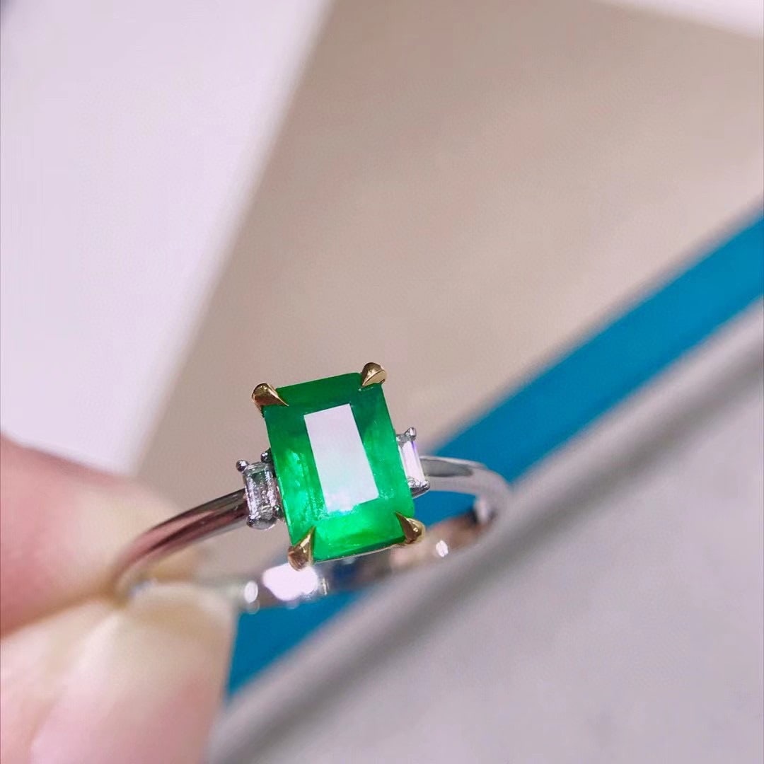 14K GOLD 0.81 CT VIVID GREEN NATURAL EMERALD and DIAMOND RING - 3