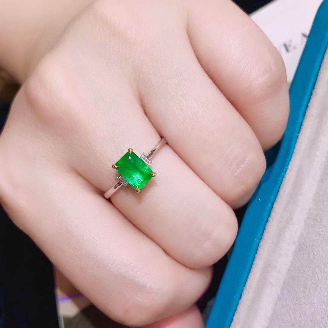 14K GOLD 0.81 CT VIVID GREEN NATURAL EMERALD and DIAMOND RING - 4