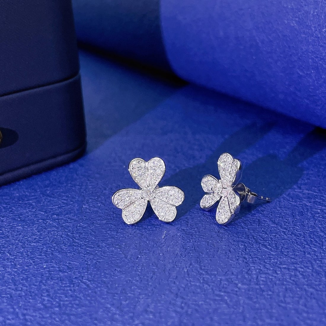14K GOLD 0.86 CTW NATURAL H DIAMOND EARRINGS - 2