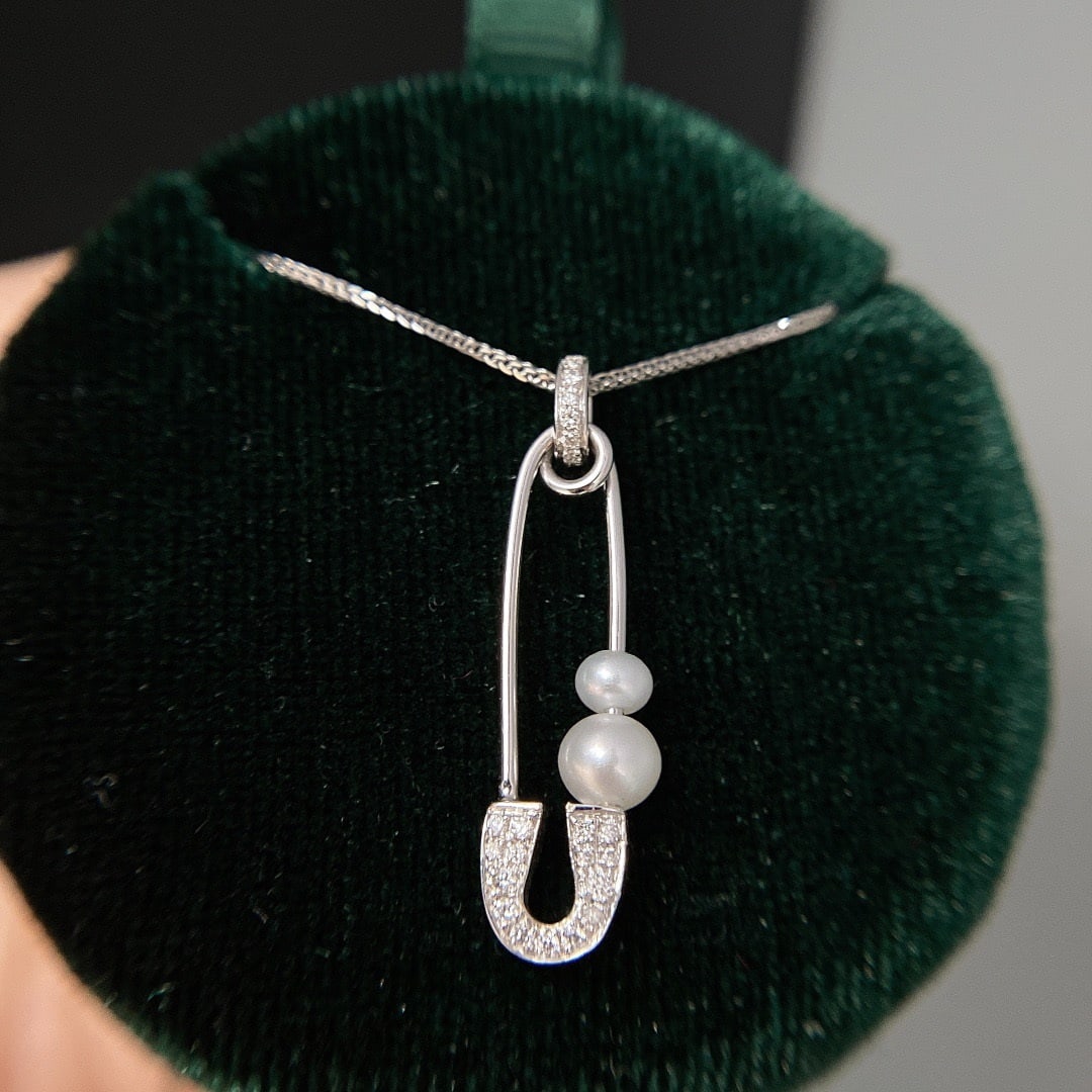 14K GOLD 0.14 CT NATURAL H DIAMOND NECKLACE: Title:14K GOLD 0.14 CT NATURAL H DIAMOND NECKLACE Description:Ref:230678382Gold Content:14K GoldMain Gemstone:DiamondShape:RoundCarat Weight:0.14ct Clarity Grade:VS2Color:HTreatment:NaturalCut