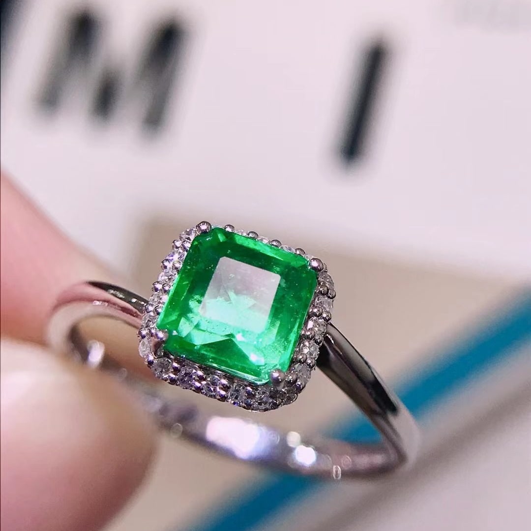14K GOLD 0.8 CT VIVID GREEN NATURAL EMERALD and DIAMOND RING - 2