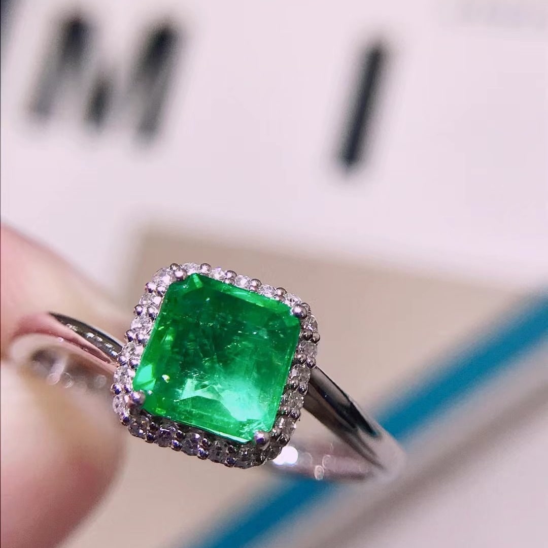 14K GOLD 0.8 CT VIVID GREEN NATURAL EMERALD and DIAMOND RING - 3