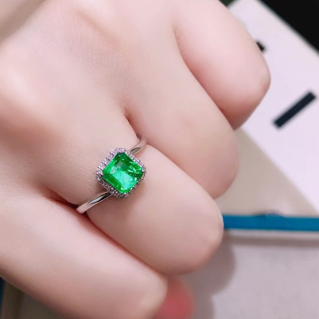 14K GOLD 0.8 CT VIVID GREEN NATURAL EMERALD and DIAMOND RING - 4