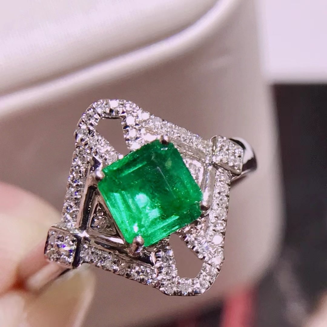 14K GOLD 0.8 CT VIVID GREEN NATURAL EMERALD and DIAMOND RING - 2