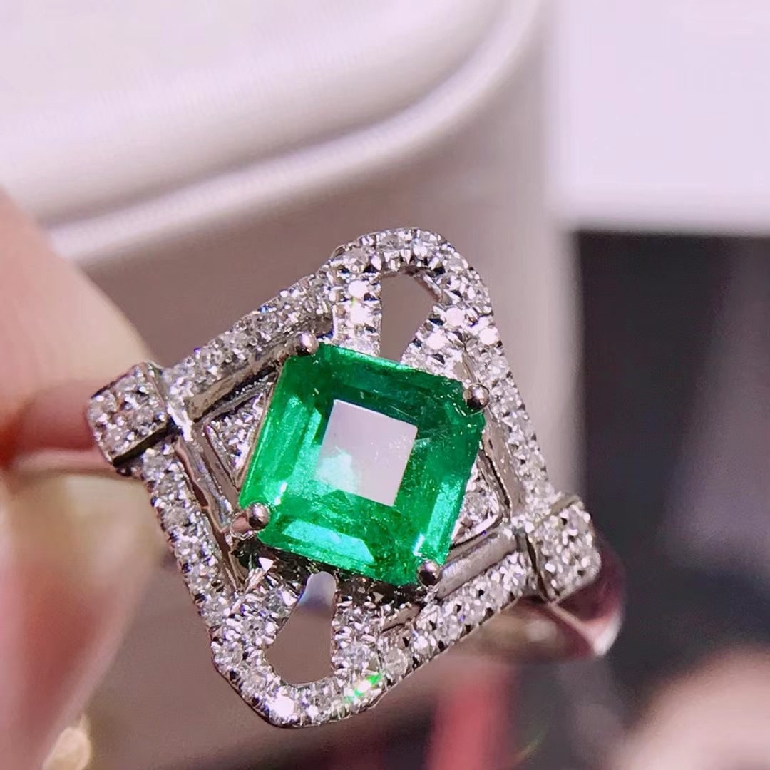 14K GOLD 0.8 CT VIVID GREEN NATURAL EMERALD and DIAMOND RING - 4