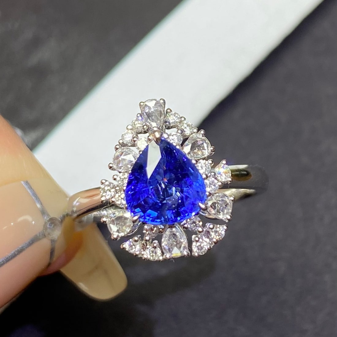 14K GOLD 2.07 CTW VIVID BLUE NATURAL SAPPHIRE and DIAMOND RING - 2