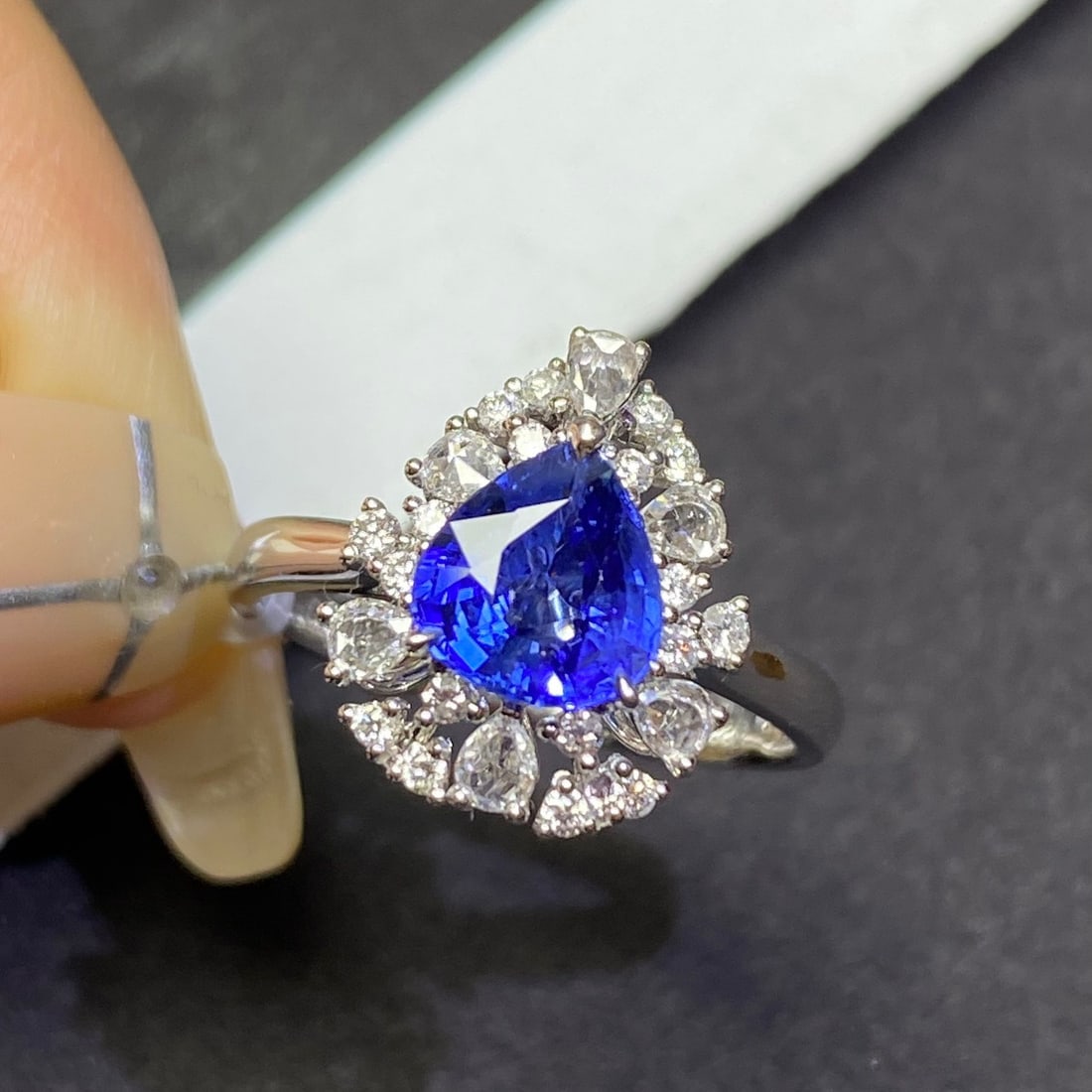 14K GOLD 2.07 CTW VIVID BLUE NATURAL SAPPHIRE and DIAMOND RING - 3