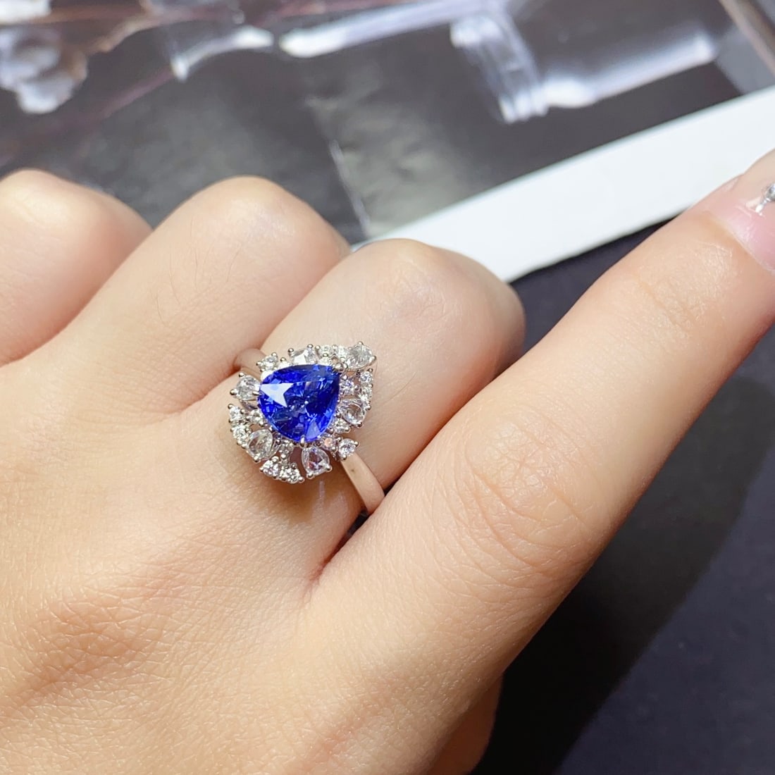 14K GOLD 2.07 CTW VIVID BLUE NATURAL SAPPHIRE and DIAMOND RING - 5