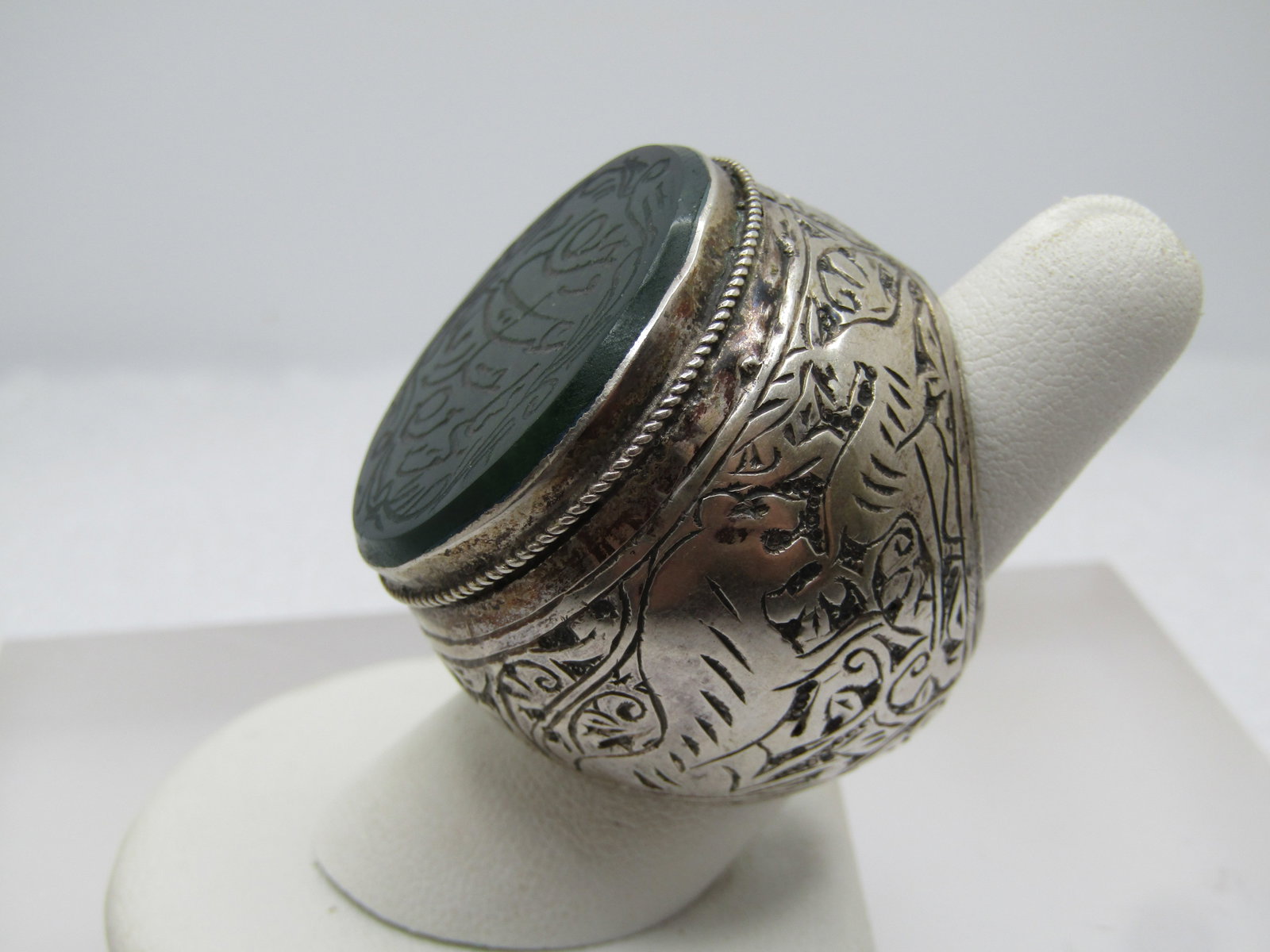 Vintage .800+ Silver Old Berber/Tuareg Ring, Sz. 8, Carved Gizelle/Glass Top, 1900's - 2