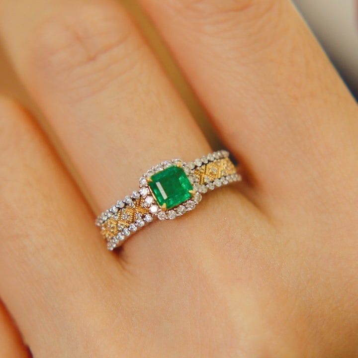 14K GOLD 1.11 CTW VIVID GREEN NATURAL EMERALD and DIAMOND RING - 2