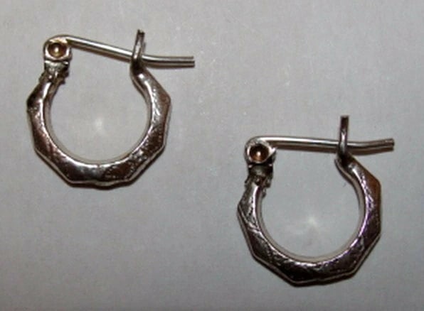 Albert Juan Small Victorian Inspired Etched Hoop Sterling Silver Earrings - 2