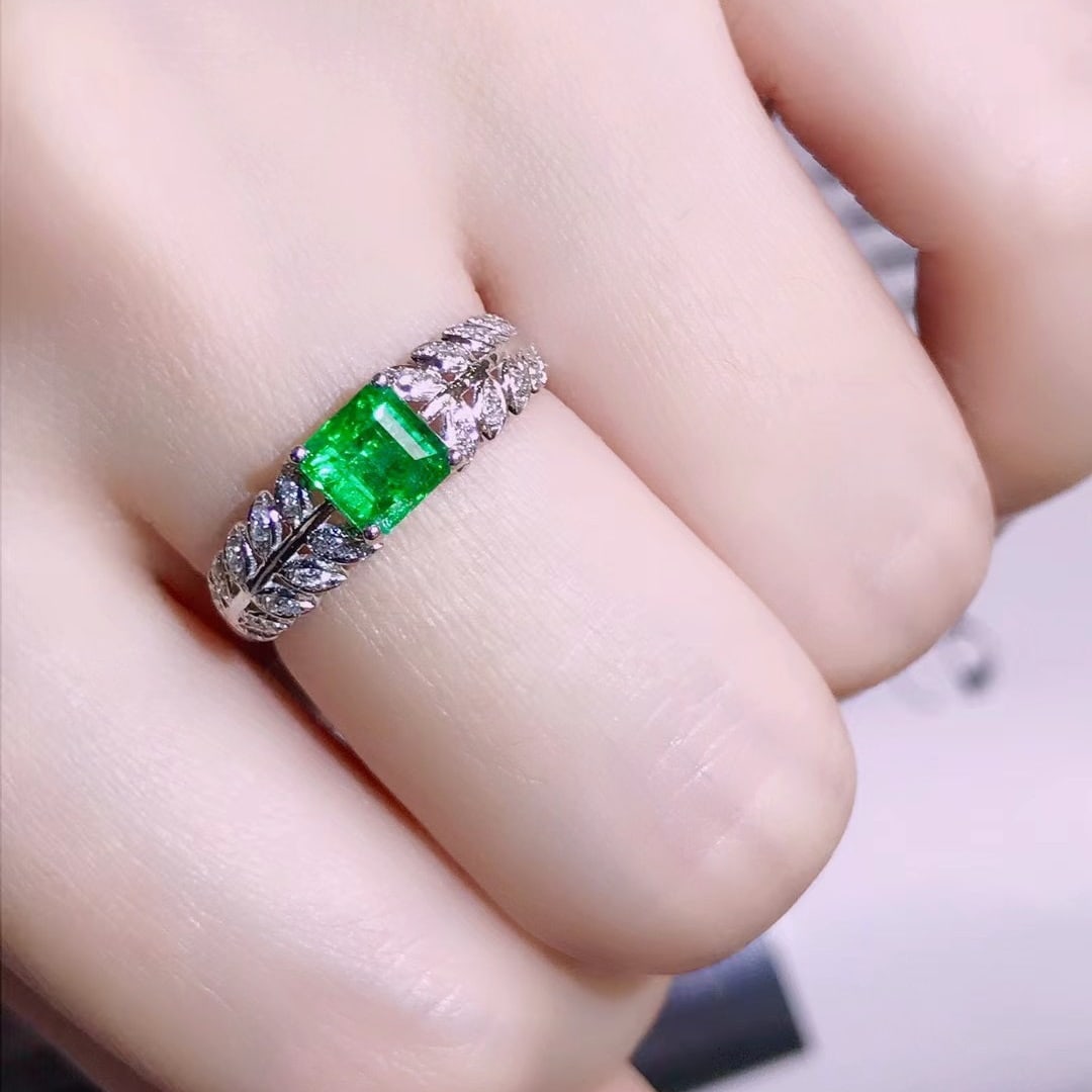 14K GOLD 0.7 CT VIVID GREEN NATURAL EMERALD and DIAMOND RING - 2