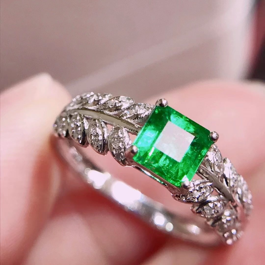 14K GOLD 0.7 CT VIVID GREEN NATURAL EMERALD and DIAMOND RING - 3