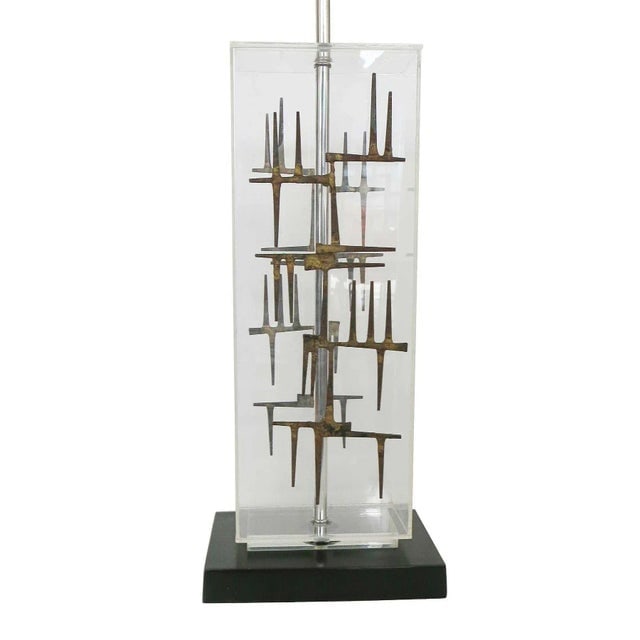 1967 Brutalist Nail Sculptural Lucite Table Lamp by Laurel, Unmarked - 3