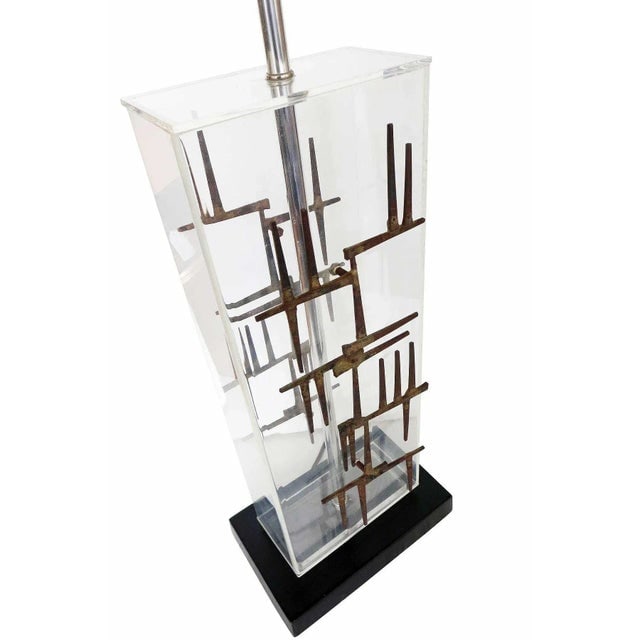 1967 Brutalist Nail Sculptural Lucite Table Lamp by Laurel, Unmarked - 5