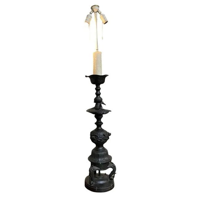 Mid-Century James Mont Style Bronze Chinese-Inspired Table Lamp - 3
