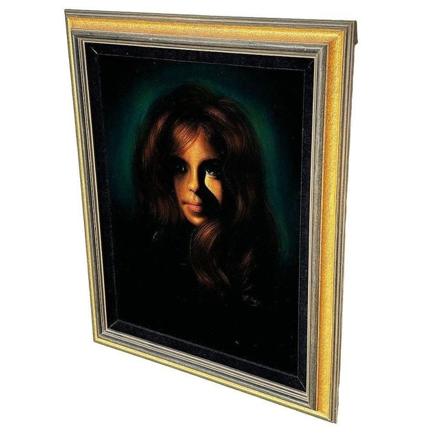 Framed Mid-Century Hand Painted Oil on Velvet Female Portrait, Signed Cohen - 4