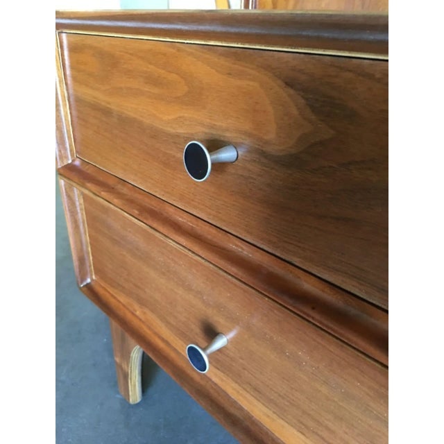 1950s Custom Walnut Bedroom Nightstand by Glenn of California - 4