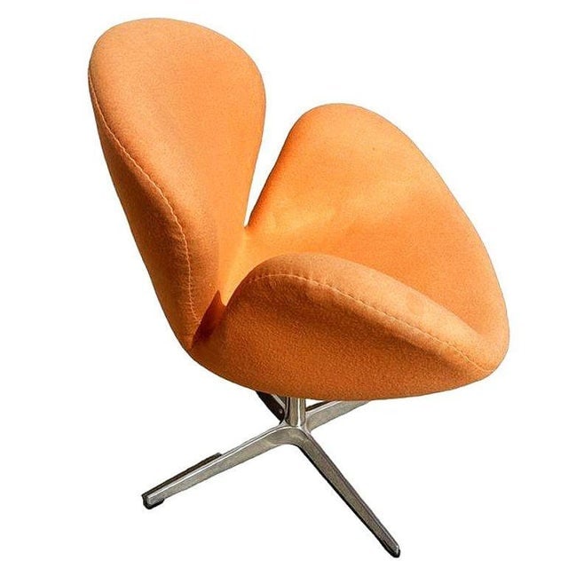 Punmkin Orange Swan Chair in the Style of Arne Jacobsen - 4