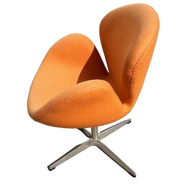 Punmkin Orange Swan Chair in the Style of Arne Jacobsen - 6