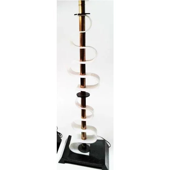 Mid Century Acrylic Sculptural Floor Lamp by Moss Lighting - 4