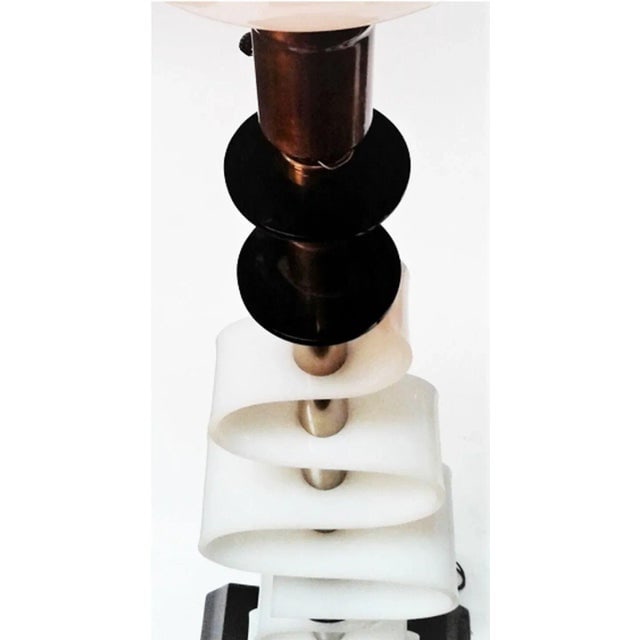 Mid Century Acrylic Sculptural Floor Lamp by Moss Lighting - 5