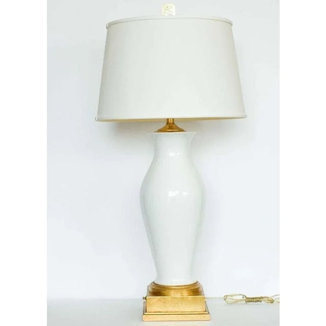 Mid-Century White Porcelain & Gold Leaf Table Lamp With Shade - 5