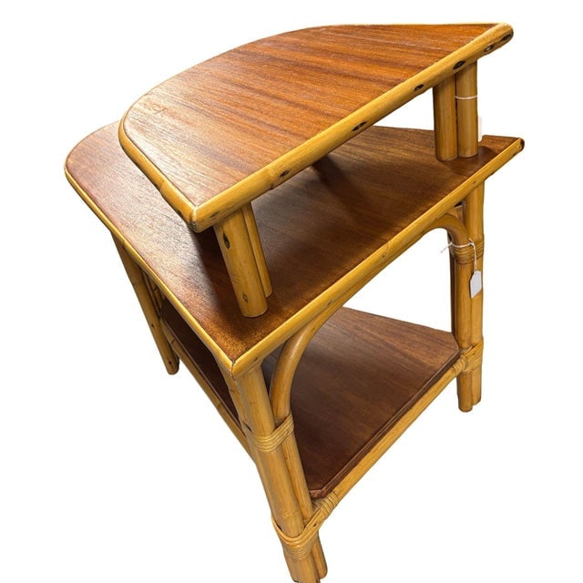1950s Restored MCM Rattan & Mahogany 3-Tiered Vertically Stacked Rattan Wedge Table - 4
