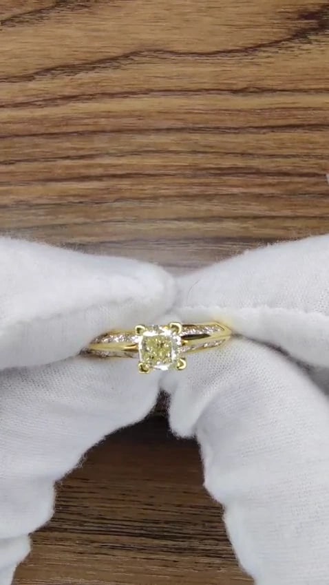 GIA Certified 2.51ct. Fancy Yellow Cushion cut diamond ring 18kt *v - 2