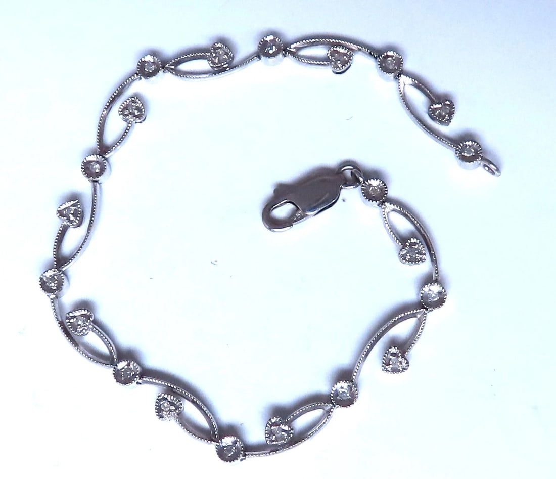 .22ct Natural Diamonds Vine Link Bracelet 14kt Gold 12392**: .22ct Natural Diamonds Vine Link Bracelet 14kt Gold 12392 $950.00 PRODUCT DESCRIPTION .22ct natural diamonds vine link bracelet H-color Si-1 clarity 14kt white gold 6.2 grams 7 inches long 4.2mm long