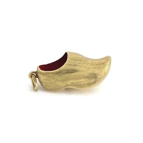 Vintage 1940's Dutch Shoe Clog Klomp Red Enamel Charm 14K Yellow Gold, 1.19 Gram: Vintage 1940's Dutch Shoe Clog Klomp Red Enamel Charm 14K Yellow Gold, 1.19 Gram This is such a lovely charm that can be worn on the chain of your choice. Please let us know if you have any questions.