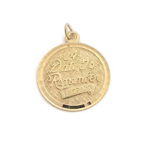 Vintage 1950's A Date To Remember Disc Charm Pendant 14K Yellow Gold, 3.31 Grams: Vintage 1950's A Date To Remember Disc Charm Pendant 14K Yellow Gold, 3.31 Grams This is such a lovely charm that can fit on the chain of your choice. Please let us know if you have any questions. Cir