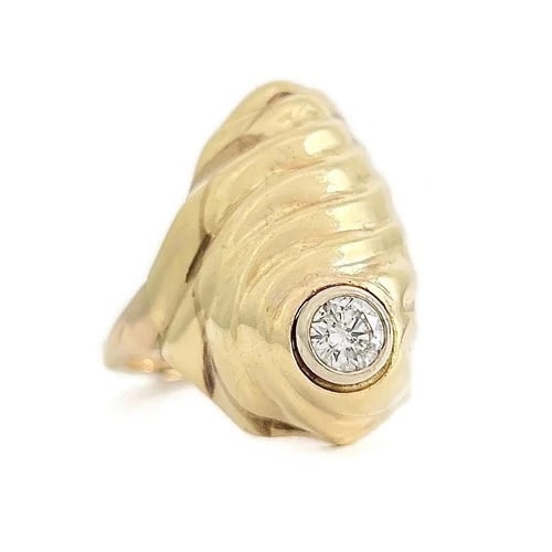 Vintage Finger Fit Diamond Bezel Shell Statement Ring 14K Yellow Gold, 7.23 Gram: Vintage Finger Fit Diamond Bezel Shell Statement Ring 14K Yellow Gold, 7.23 Gram This ring is a beautiful and unique ring! Please let us know if you have any questions. Diamonds: 1 round brilliant cut