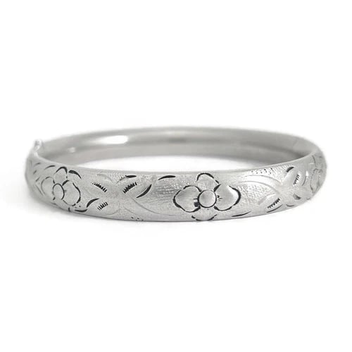 Vintage 1960's HF Barrows Etched Floral Bangle Bracelet Sterling Silver 15.17 Gr: Vintage 1960's HF Barrows Etched Floral Bangle Bracelet Sterling Silver 15.17 Gr This is such a unique bracelet! Please let us know if you have any questions. Circa: 1960's Brand: Henry F. Barrows Met