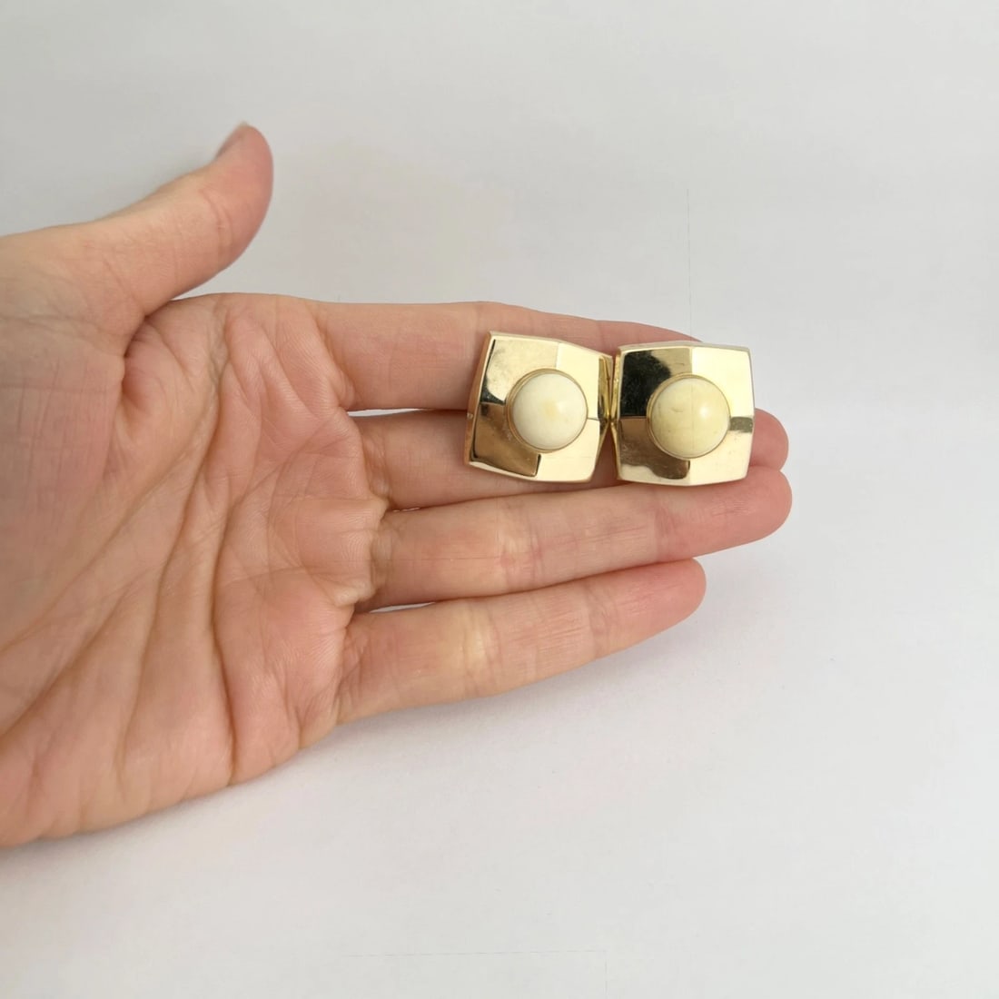Vintage 1950's Bakelite Square Drop Stud Earrings 14K Yellow Gold, 6.93 Grams - 5