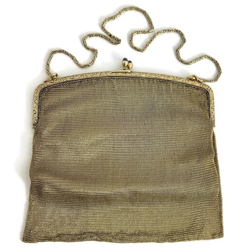Antique Art Nouveau Mesh Chain Sapphire Purse 14K Yellow Gold, 157.34 Grams: Antique Art Nouveau Mesh Chain Sapphire Purse 14K Yellow Gold, 157.34 Grams This is a gorgeous, one-of-a-kind purse. A true statement piece! Please do not hesitate to ask any questions. Circa: Art Nou
