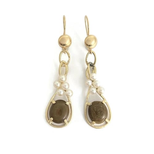 Vintage Oval Brown Jade Pearl Dangle Drop Earrings 14K Yellow Gold, 5.57 Grams: Vintage Oval Brown Jade Pearl Dangle Drop Earrings 14K Yellow Gold, 5.57 Grams These are beautiful earrings! Please let us know if you have any questions. Gemstones: 2 oval cabochon brown jade, 11 mm 