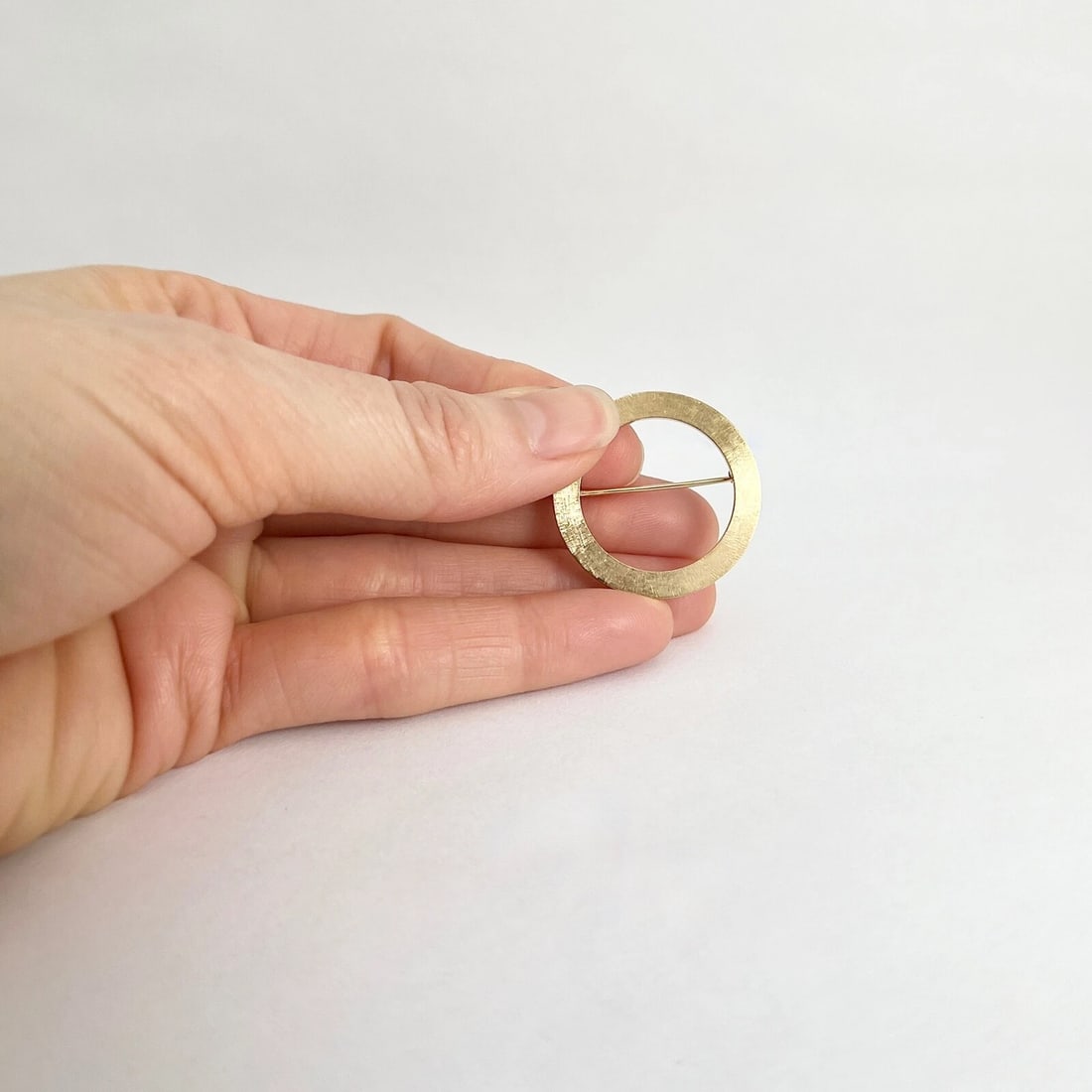 Vintage 1960's Circle of Life Brooch Pin 14K Yellow Gold, 2.97 Grams - 4