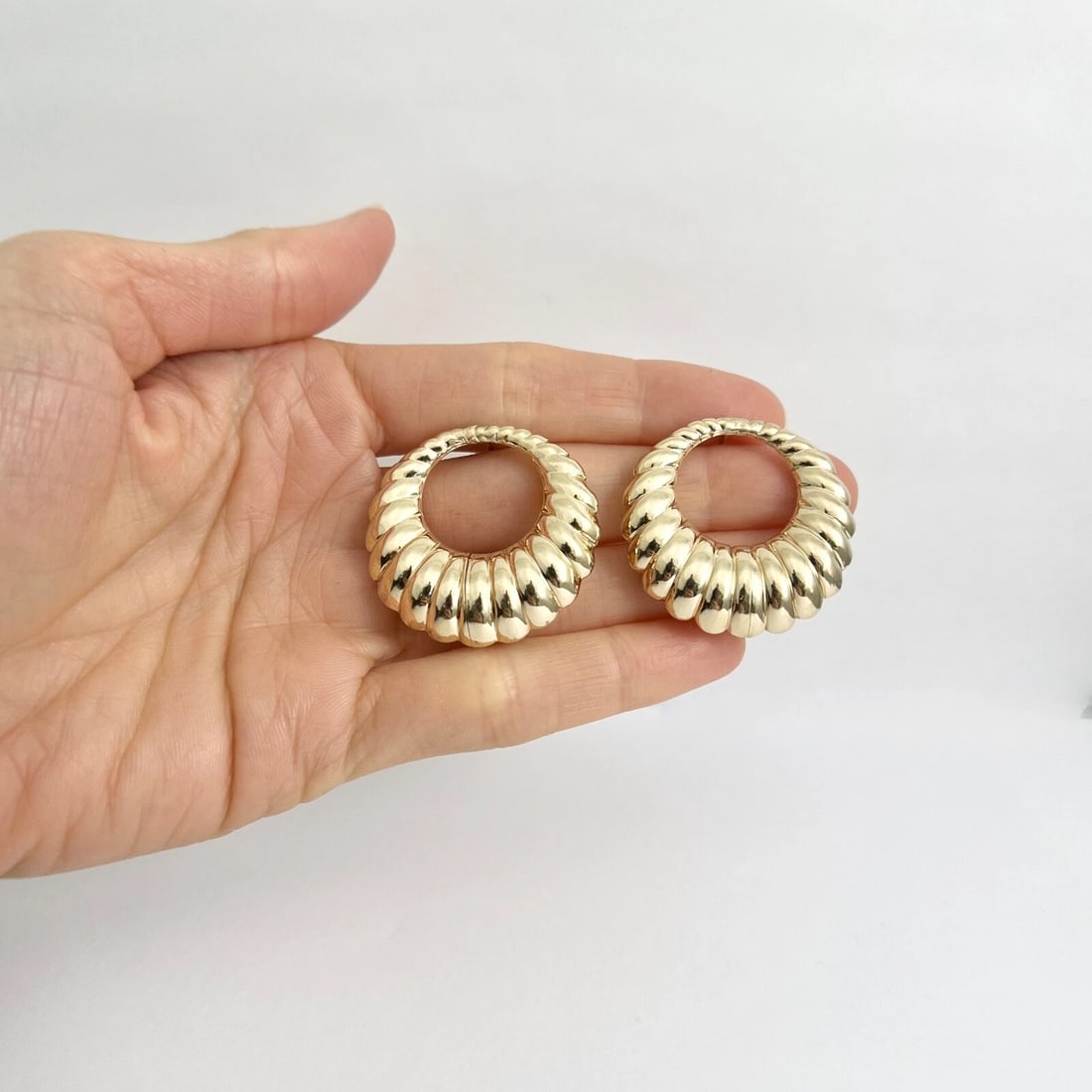 Vintage 1960's Shrimp Scalloped Circle Drop Earrings 14K Yellow Gold, 14.81 Gram - 5