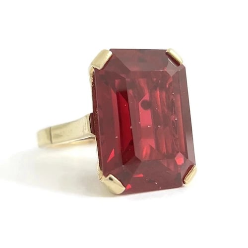 Vintage 1960's Red Gemstone Cocktail Ring 12K Yellow Gold, 9.31 Gr: Vintage 1960's Red Gemstone Cocktail Ring 12K Yellow Gold, 9.31 Gr Make a statement with this gorgeous ring! Please let us know if you have any questions. Circa: 1960's Gemstones: 1 red emerald cut