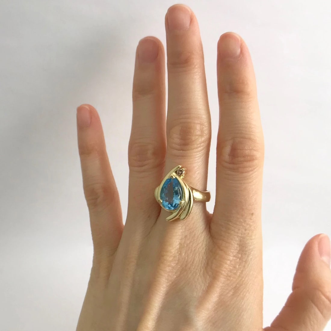 Vintage Pear Blue Topaz Diamond Cocktail Ring 14K Yellow Gold, 5.55 CTW, 6.42 Gr - 4