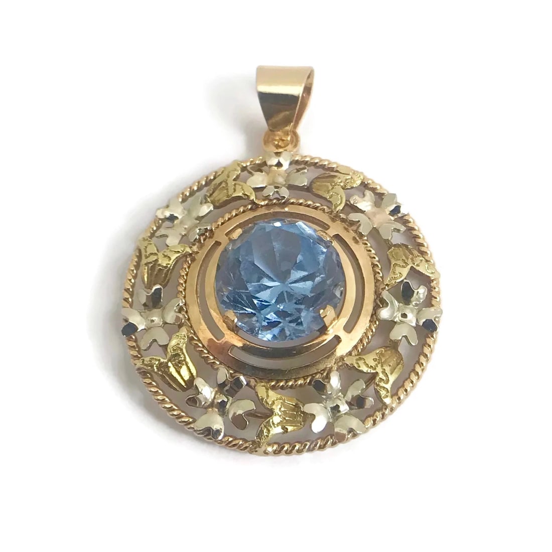 Vintage Round Blue Lab-Created Spinel Filigree Pendant 18K Yellow Gold, 10.25 Gr: Vintage Round Blue Lab-Created Spinel Filigree Pendant 18K Yellow Gold, 10.25 Gr This is a beautiful pendant that will look great around any neck. Please let us know if you have any questions. Circa: