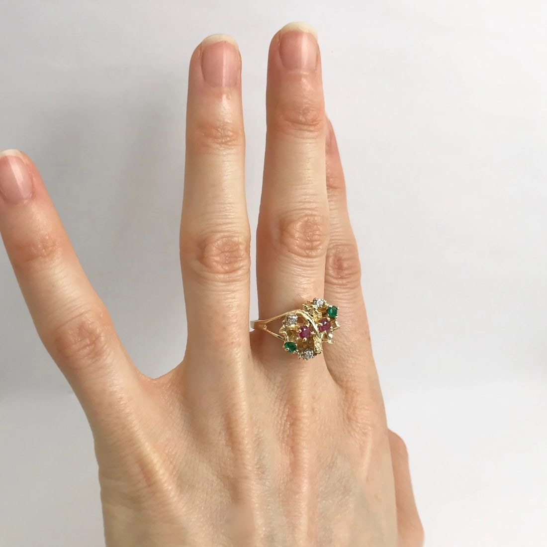 Vintage Red Ruby Green Emerald Diamond Cocktail Ring 14K Yellow Gold, 3.25 Grams - 5