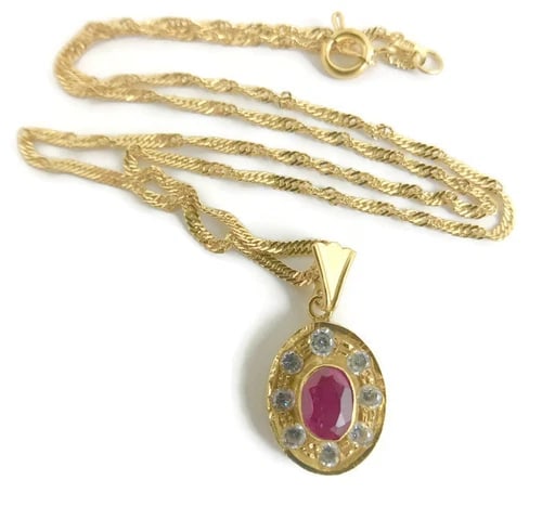 Vintage Oval Simulated Ruby CZ Halo Pendant Necklace 18K Yellow Gold, 5.47 Grams: Vintage Oval Simulated Ruby CZ Halo Pendant Necklace 18K Yellow Gold, 5.47 Grams This is a stunning vintage piece of jewelry! Let us know if you have any questions. Gemstones: 1.40 ctw; 1 oval simulat