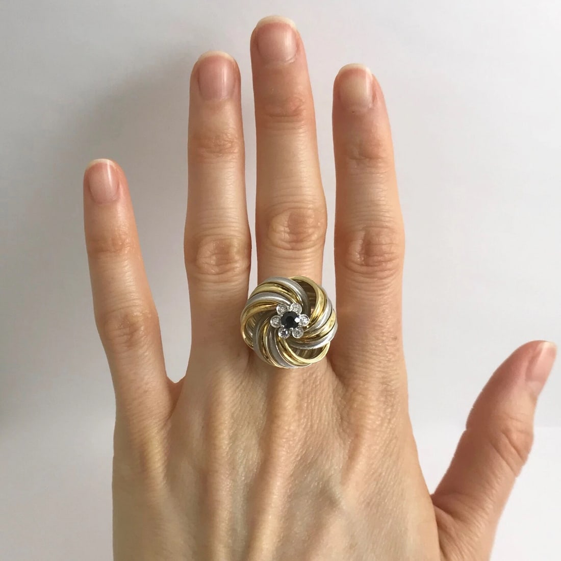Vintage Sapphire Diamond Swirl Two-Tone Cocktail Ring 18K Yellow Gold, 8.97 Gram - 3