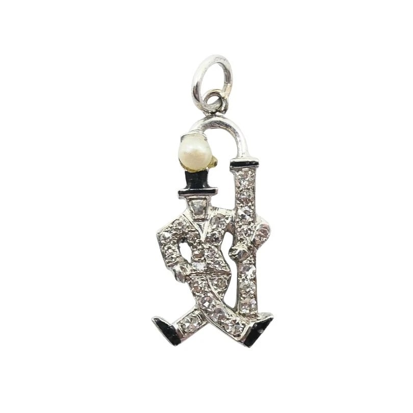 Platinum Diamond Walking Gentleman Charm Pearl Head: Title: Platinum Diamond Walking Gentleman Charm Pearl Head Description: ES TTO Product details: MATERIALS: Platinum GEMSTONE: Diamond WEIGHT: 2 Grams MEASUREMENTS: 1/4" x 3/4" ITEM DETAILS: Platinum