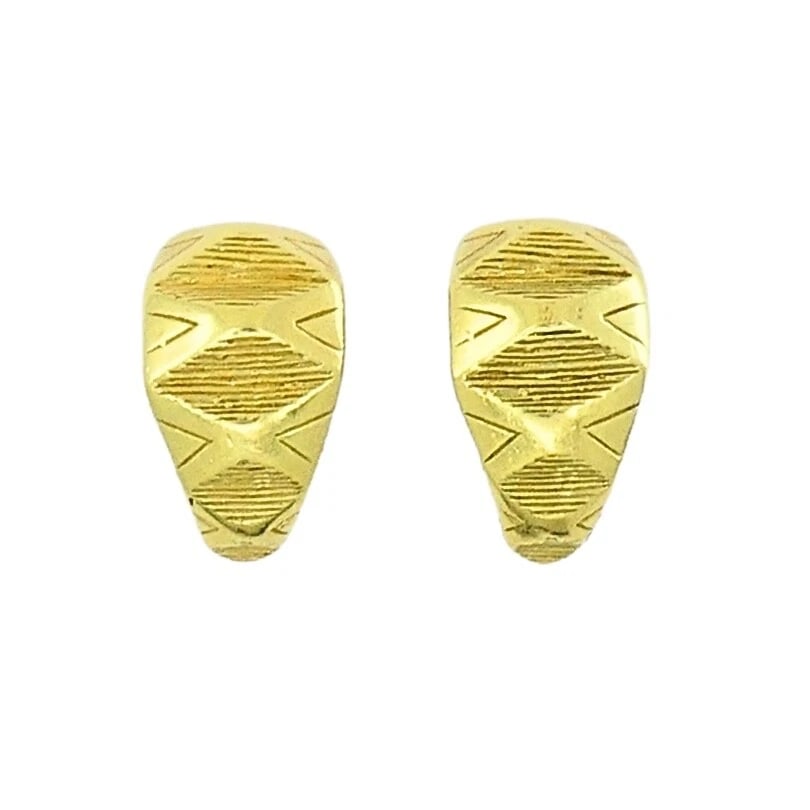 18k Gold Hoop Earrings Geometrical: Title: 18k Gold Hoop Earrings Geometrical Description: ES JGOO Product details: DESIGNER: Unknown CIRCA: 1990's MATERIALS: 18k Yellow Gold WEIGHT: 12.6 Grams MEASUREMENTS: 7/8" x 9/16" HALLMARKS: 18K 