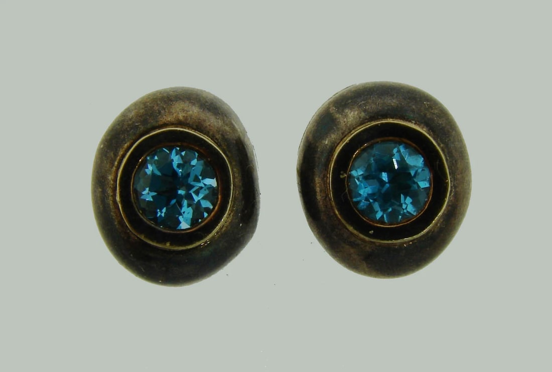Lovely BLUE TOPAZ SILVER YELLOW GOLD STUD EARRINGS STUDS Signed Unusual Chic: Title: Lovely BLUE TOPAZ SILVER YELLOW GOLD STUD EARRINGS STUDS Signed Unusual Chic Description: American Estate Purveyors and Purchasers of Antique and Estate Pieces VK AOO Blue Topaz, Silver & Yello
