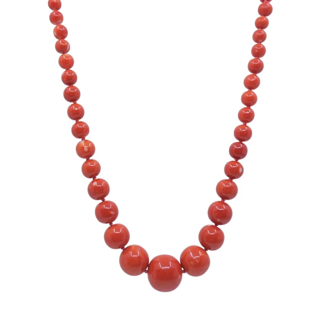 Vintage Graduated Red Coral Bead Necklace 14k Gold Diamond Rose Clasp: Title: Vintage Graduated Red Coral Bead Necklace 14k Gold Diamond Rose Clasp Description: ES JUOO Product details: MATERIALS: 14k Gold GEMSTONE: Coral WEIGHT: 69.8 Grams MEASUREMENTS: Length - 18 1/2"
